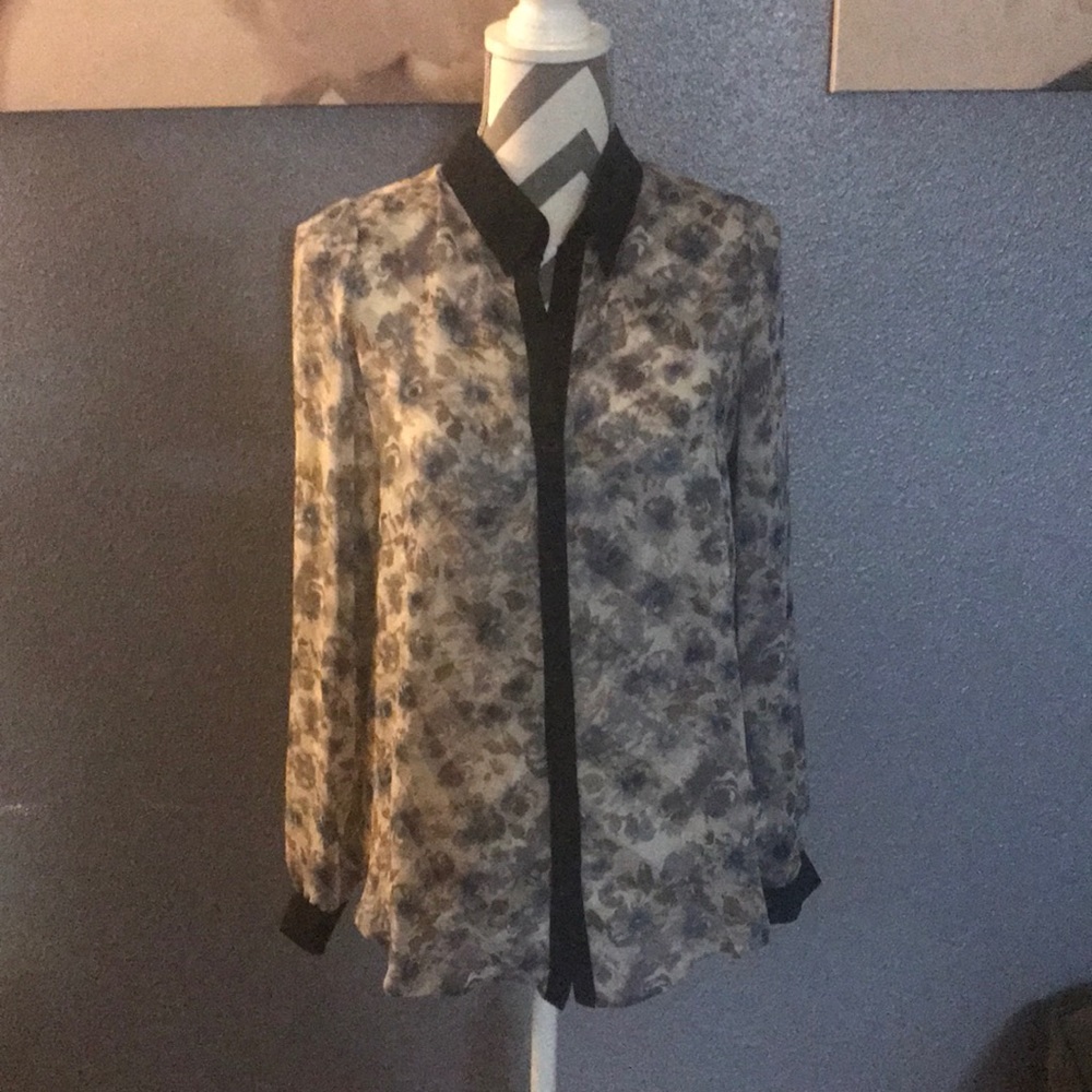 Lush flowery open scallop back